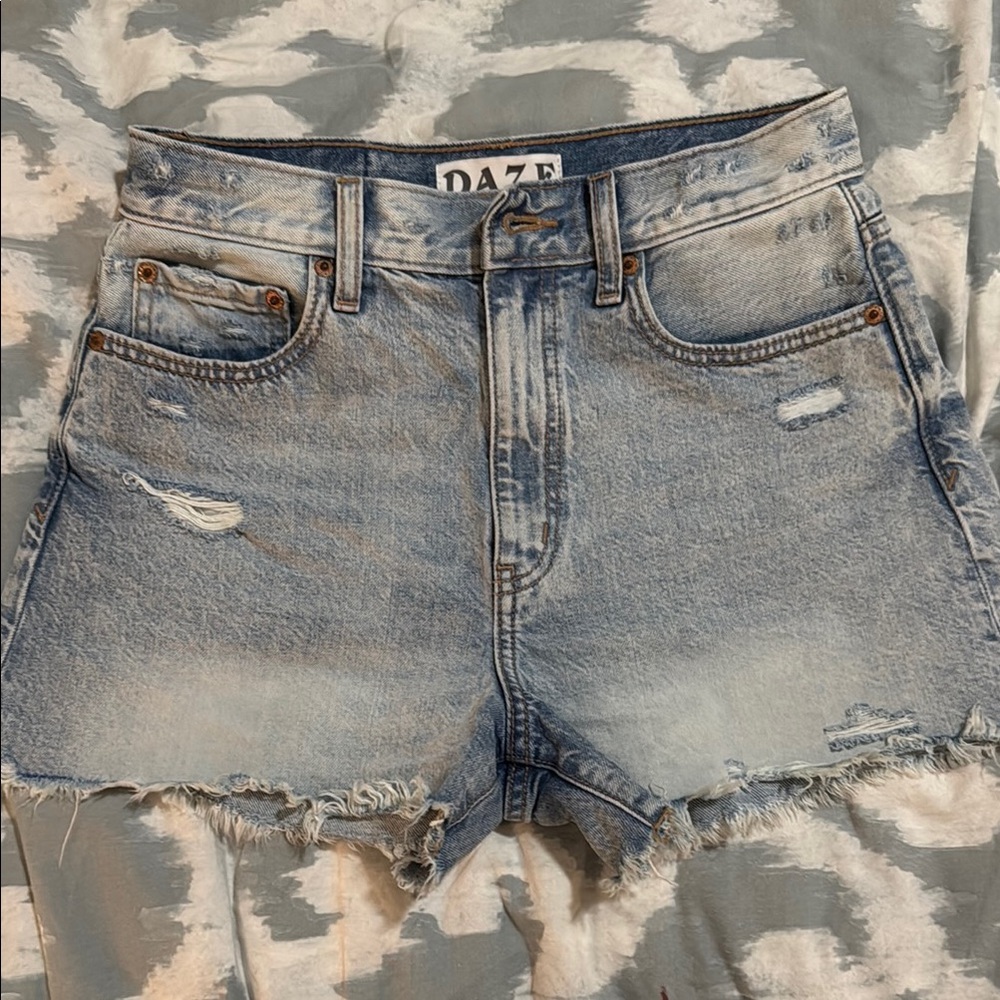 Blue Jean Shorts with Distressed High-Rise Design DAZE BRAND SIZE 26
